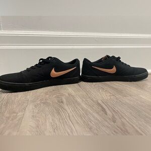 Nike SB Check Rose gold and black sneakers